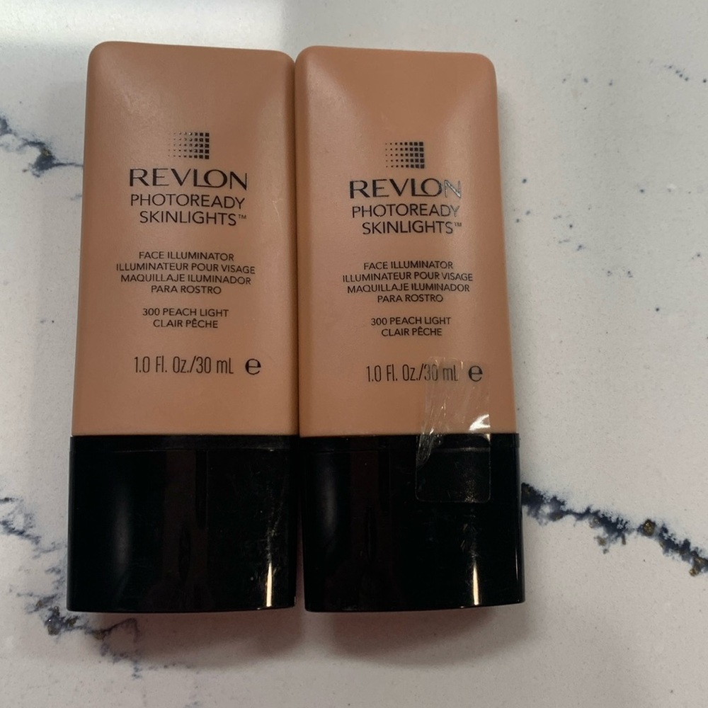 NWT Revlon photo ready skin lights face illuminator 300 peach light.  Two 1 oz